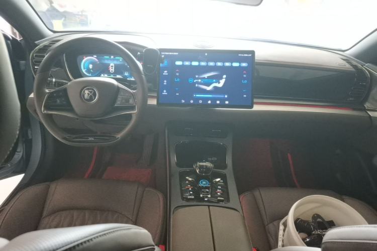 Used BYD Han 2023 EV Champion Edition 605KM Front-Drive Premium Model Center Console