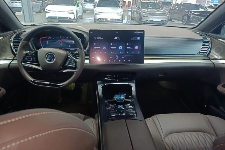 Used BYD Han 2023 DM-i Champion Edition 121KM Prestige Model Center Console