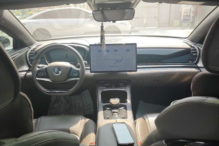 Used BYD Han 2023 DM-i Champion Edition 121KM Prestige Model Center Console
