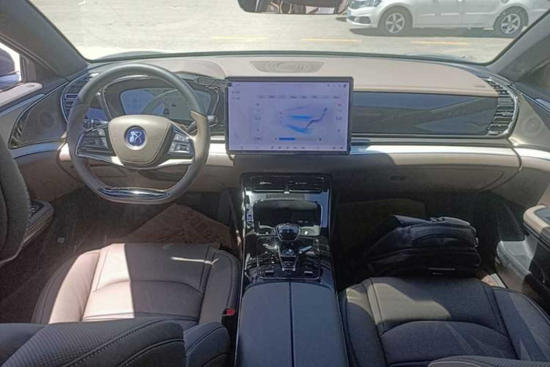 Used BYD Han 2023 DM-i Champion Edition 121KM Elite Model Center Console