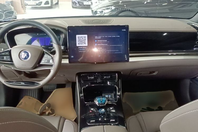 Used BYD Han 2023 EV Champion Edition 605KM Front-Drive Premium Model Center Console