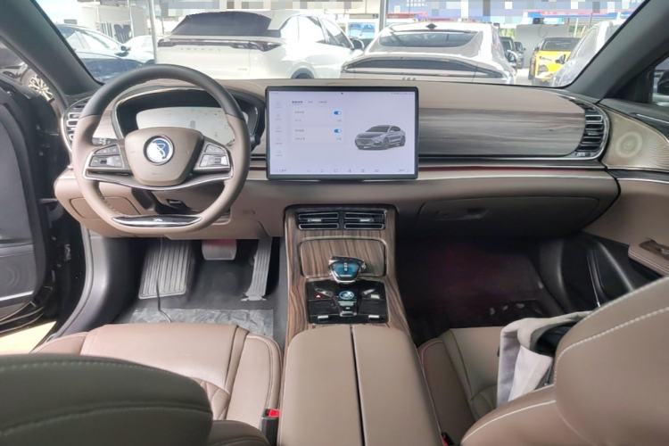 Used BYD Han 2023 DM-i Champion Edition 121KM Prestige Model Center Console