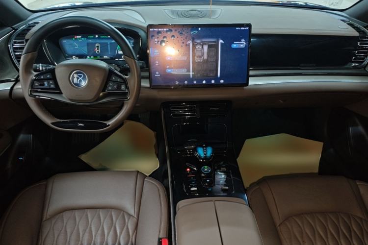 Used BYD Han 2023 EV Champion Edition 605KM Front-Drive Premium Model Center Console