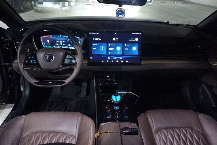 Used BYD Han 2023 DM-i Champion Edition 121KM Prestige Model Center Console