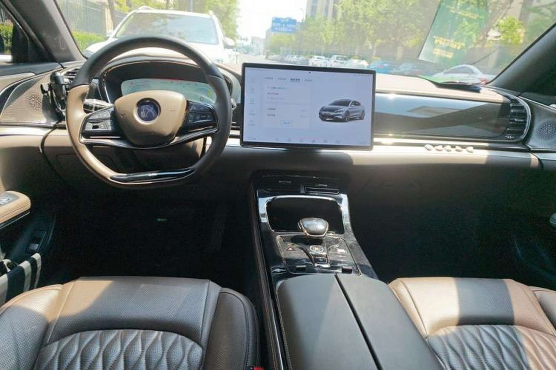 Used BYD Han 2023 EV Champion Edition 605KM Front-Drive Premium Model Center Console