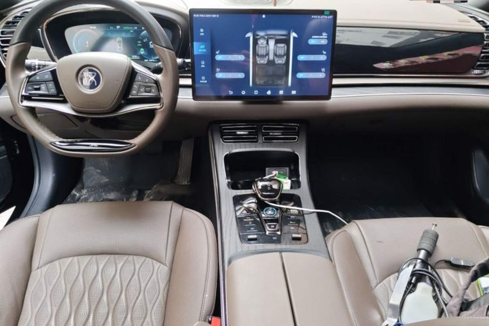 Used BYD Han 2023 DM-i Champion Edition 121KM Prestige Model Center Console