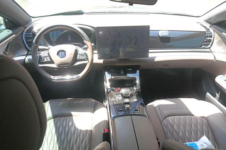 Used BYD Han 2023 EV Champion Edition 605KM Front-Drive Premium Model Center Console