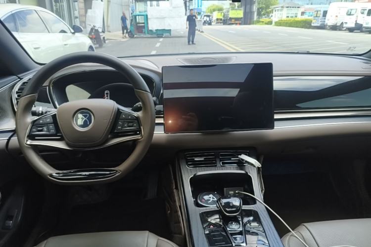 Used BYD Han 2023 DM-i Champion Edition 121KM Prestige Model Center Console