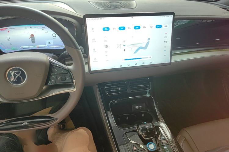 Used BYD Han 2023 DM-i Champion Edition 200KM Premium Model Center Console
