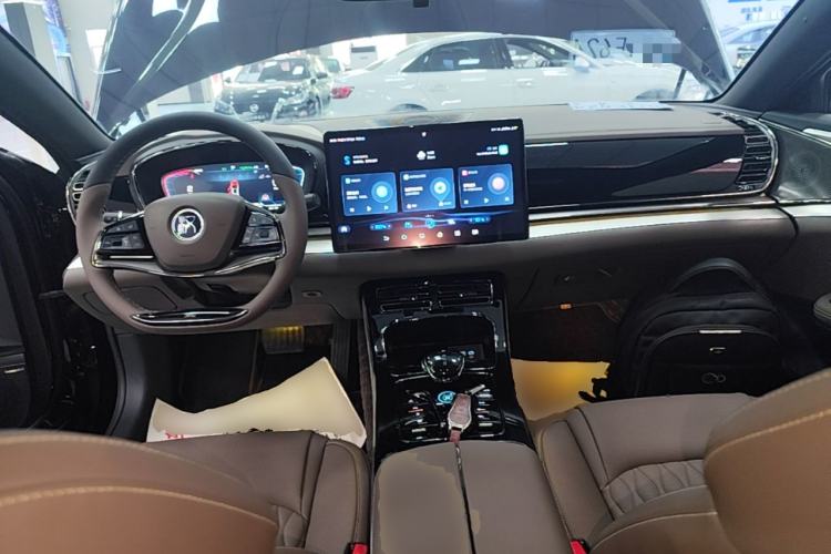 Used BYD Han 2023 DM-i Champion Edition 121KM Prestige Model Center Console