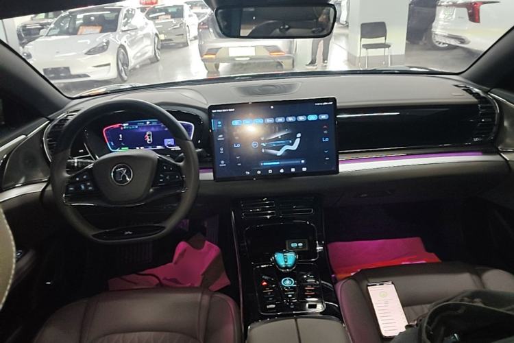 Used BYD Han 2023 EV Champion Edition 605KM Front-Drive Premium Model Center Console