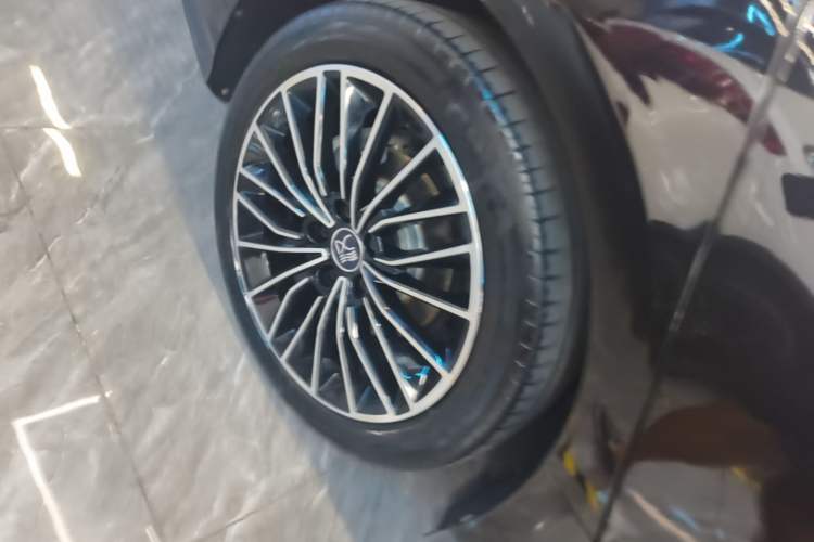 Used BYD Han 2023 EV Champion Edition 506KM Front-Wheel-Drive Premium Model Exterior 4