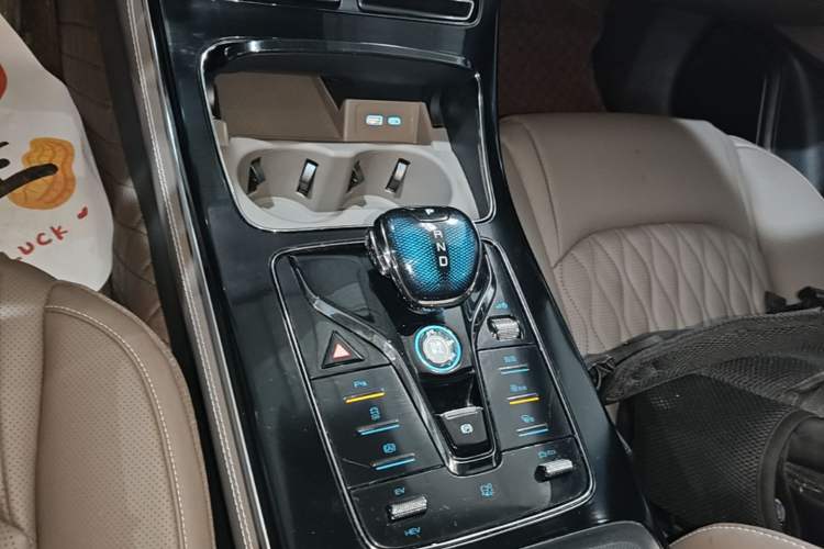 Used BYD Han 2023 DM-i Champion Edition 121KM Prestige Model Gear Lever