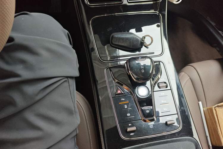 Used BYD Han 2023 DM-i Champion Edition 121KM Prestige Model Gear Lever