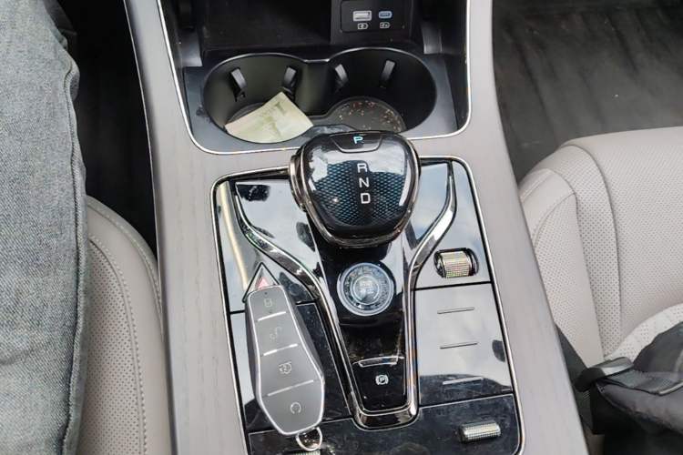 Used BYD Han 2023 DM-i Champion Edition 121KM Prestige Model Gear Lever