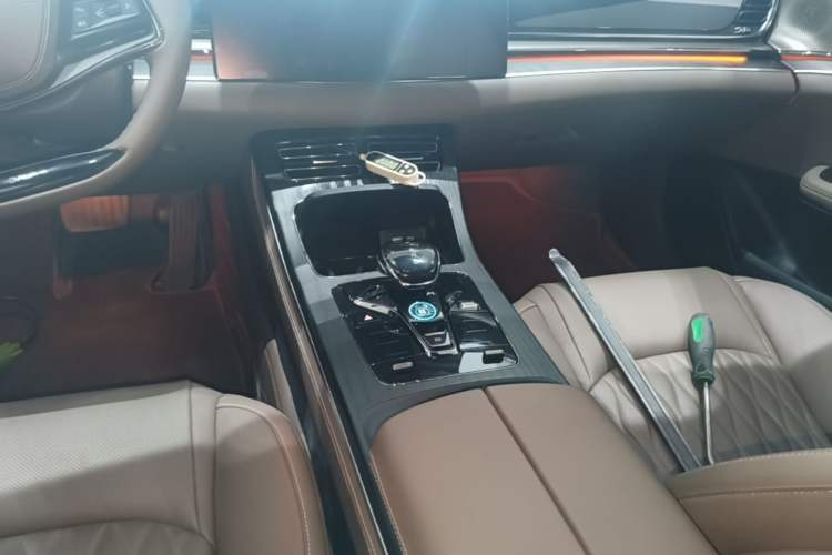Used BYD Han 2023 DM-i Champion Edition 121KM Prestige Model Gear Lever