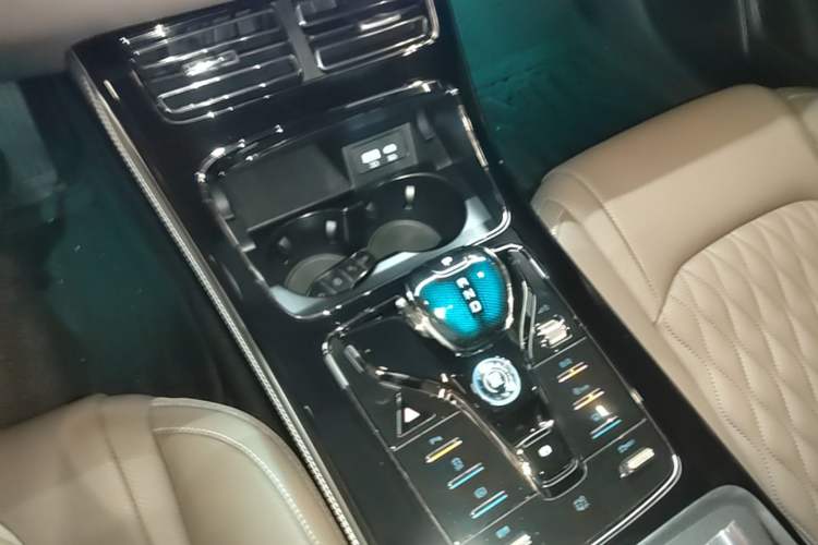 Used BYD Han 2023 EV Champion Edition 605KM Front-Drive Premium Model Gear Lever
