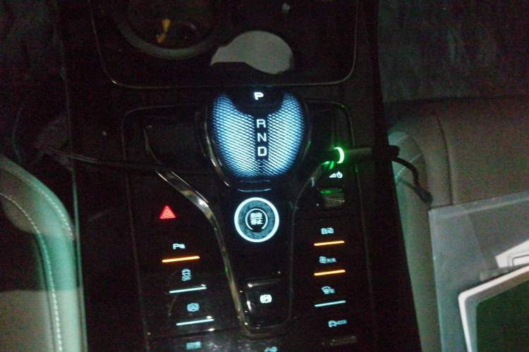 Used BYD Han 2023 EV Champion Edition 605KM Front-Drive Premium Model Gear Lever