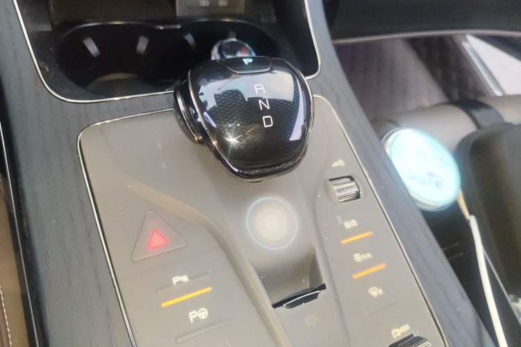 Used BYD Han 2023 EV Champion Edition 715 km Front-Drive Flagship Model Gear Lever