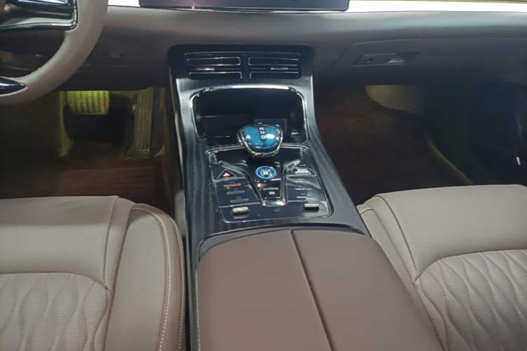 Used BYD Han 2023 DM-i Champion Edition 121KM Prestige Model Gear Lever