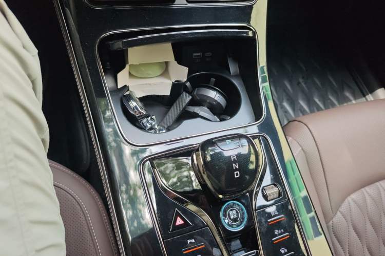 Used BYD Han 2023 EV Champion Edition 605KM Front-Drive Premium Model Gear Lever