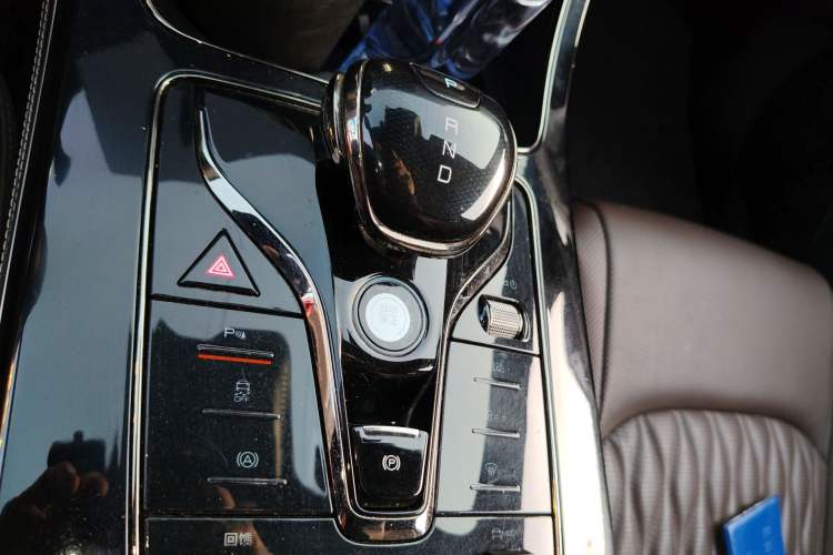Used BYD Han 2023 EV Champion Edition 605KM Front-Drive Premium Model Gear Lever