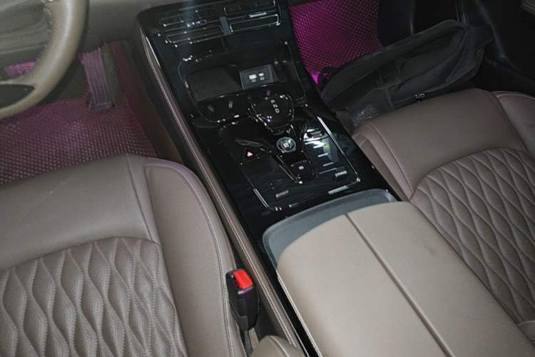 Used BYD Han 2023 EV Champion Edition 605KM Front-Drive Premium Model Gear Lever