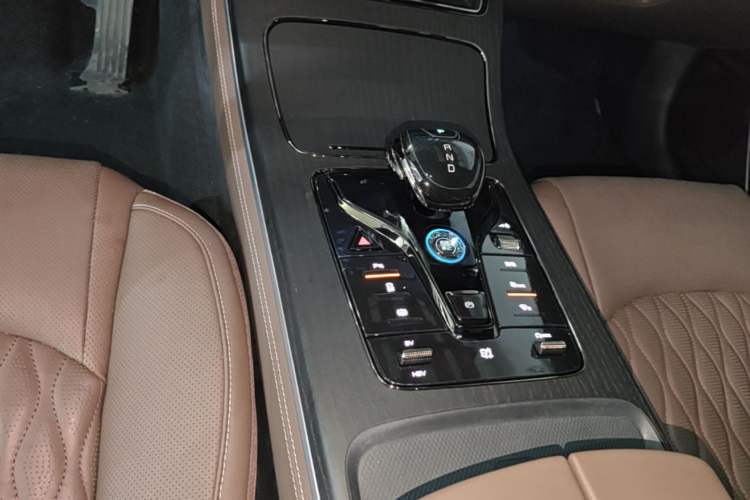 Used BYD Han 2023 DM-i Champion Edition 121KM Prestige Model Gear Lever
