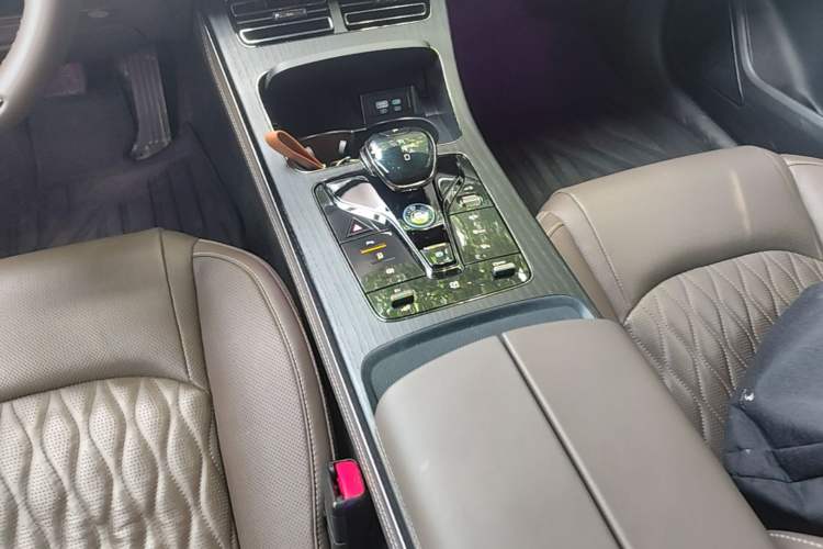 Used BYD Han 2023 DM-i Champion Edition 121KM Prestige Model Gear Lever