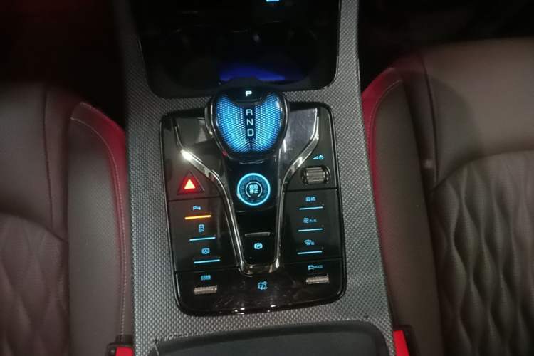 Used BYD Han 2023 EV Champion Edition 605KM Front-Drive Premium Model Gear Lever