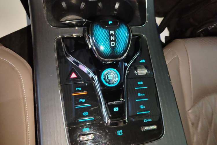 Used BYD Han 2023 EV Champion Edition 715 km Front-Drive Flagship Model Gear Lever
