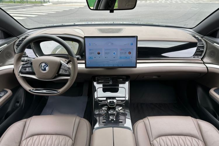 Used BYD Han 2023 DM-i Champion Edition 121KM Prestige Model Interior 10