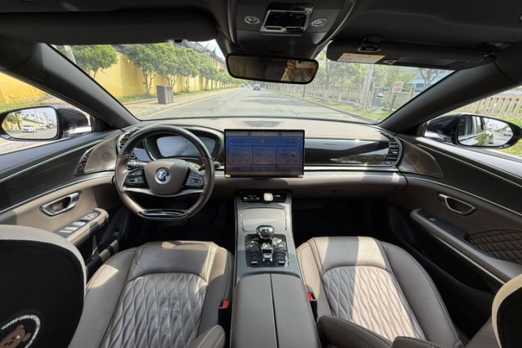 Used BYD Han 2023 DM-i Champion Edition 200KM Premium Model Interior 6