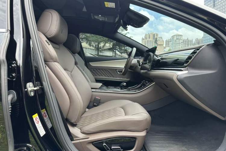 Used BYD Han 2023 DM-i Champion Edition 121KM Prestige Model Interior 8