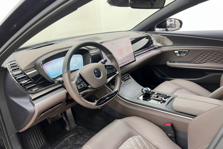 Used BYD Han 2023 DM-i Champion Edition 200KM Flagship Model Interior 9