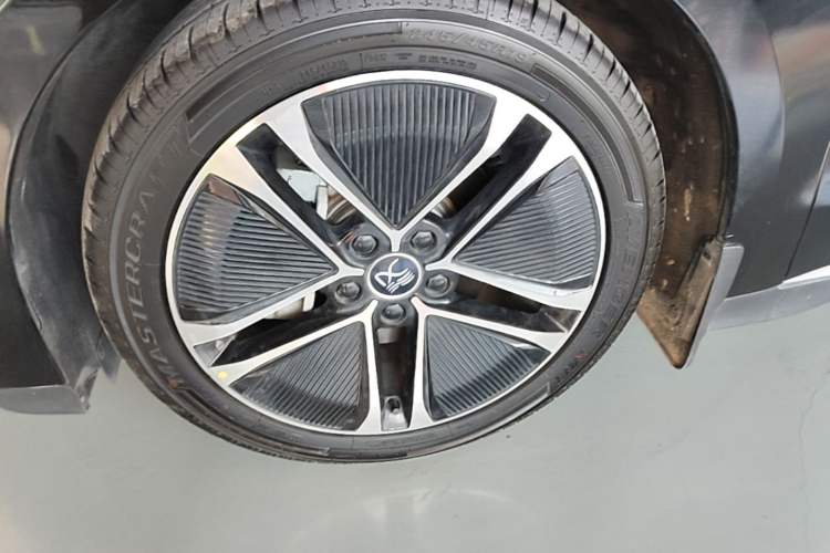 Used BYD Han 2023 EV Champion Edition 605KM Front-Drive Premium Model Left Front Wheel Hub