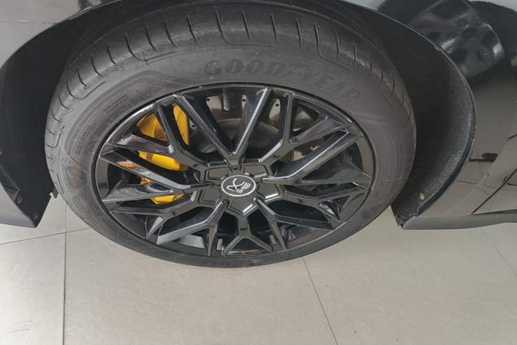 Used BYD Han 2023 DM-p War God Edition Left Front Wheel Hub