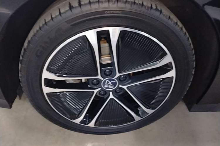 Used BYD Han 2023 EV Champion Edition 605KM Front-Drive Premium Model Left Front Wheel Hub