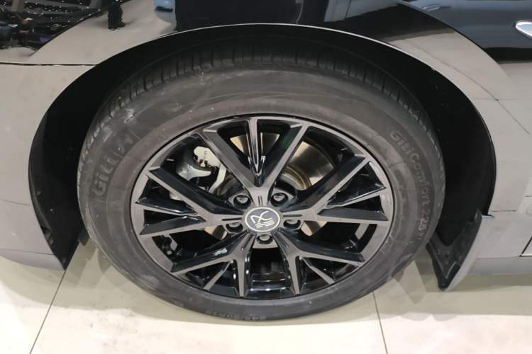 Used BYD Han 2023 DM-i Champion Edition 121KM Prestige Model Left Front Wheel Hub