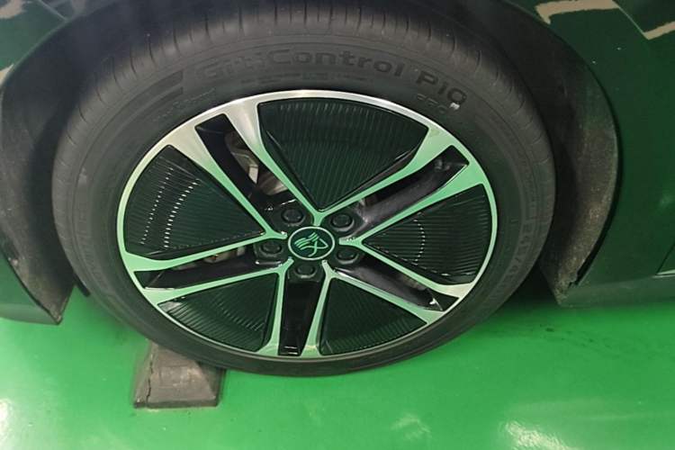 Used BYD Han 2023 EV Champion Edition 605KM Front-Drive Premium Model Left Front Wheel Hub