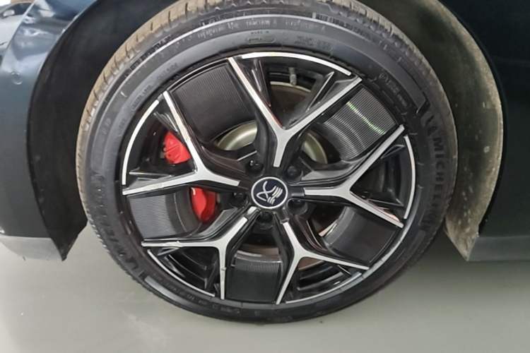 Used BYD Han 2023 EV Champion Edition 715 km Front-Drive Flagship Model Left Front Wheel Hub