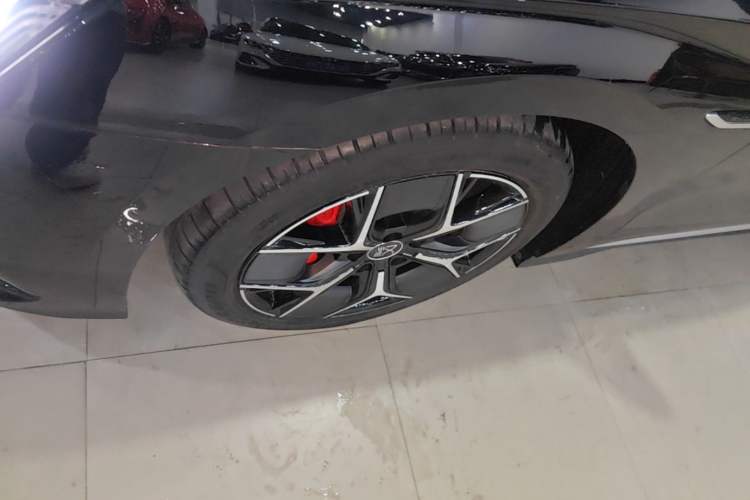 Used BYD Han 2023 DM-i Champion Edition 200KM Flagship Model Left Front Wheel Hub