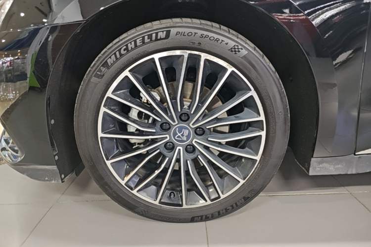 Used BYD Han 2023 DM-i Champion Edition 121KM Prestige Model Left Front Wheel Hub