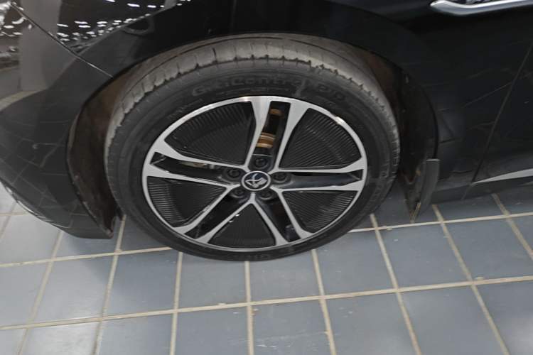 Used BYD Han 2023 EV Champion Edition 605KM Front-Drive Premium Model Left Front Wheel Hub