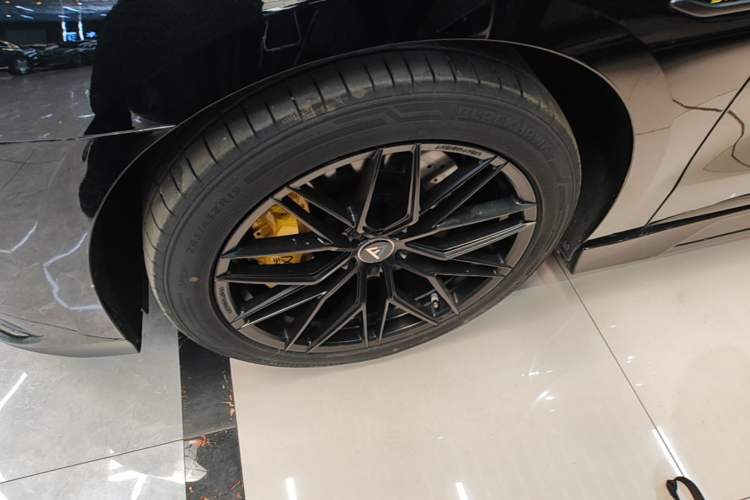 Used BYD Han 2023 DM-p War God Edition Left Front Wheel Hub