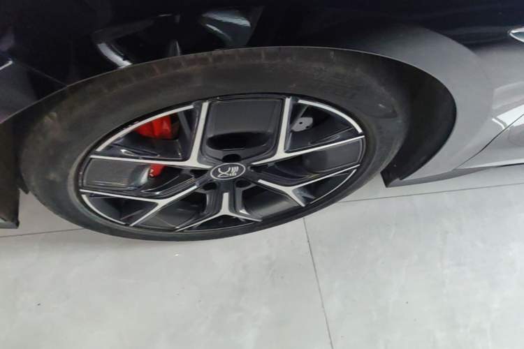 Used BYD Han 2023 EV Champion Edition 715 km Front-Drive Flagship Model Left Front Wheel Hub