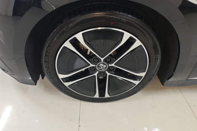 Used BYD Han 2023 EV Champion Edition 605KM Front-Drive Premium Model Left Front Wheel Hub