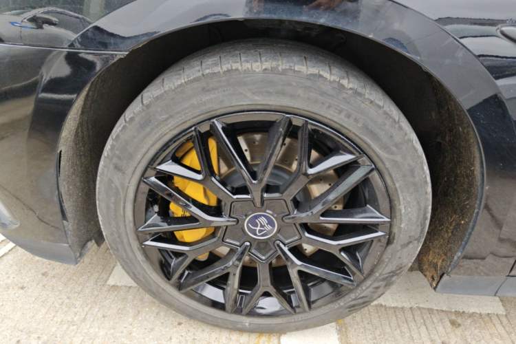 Used BYD Han 2023 DM-p War God Edition Left Front Wheel Hub