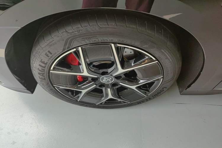 Used BYD Han 2023 DM-i Champion Edition 200KM Premium Model Left Front Wheel Hub