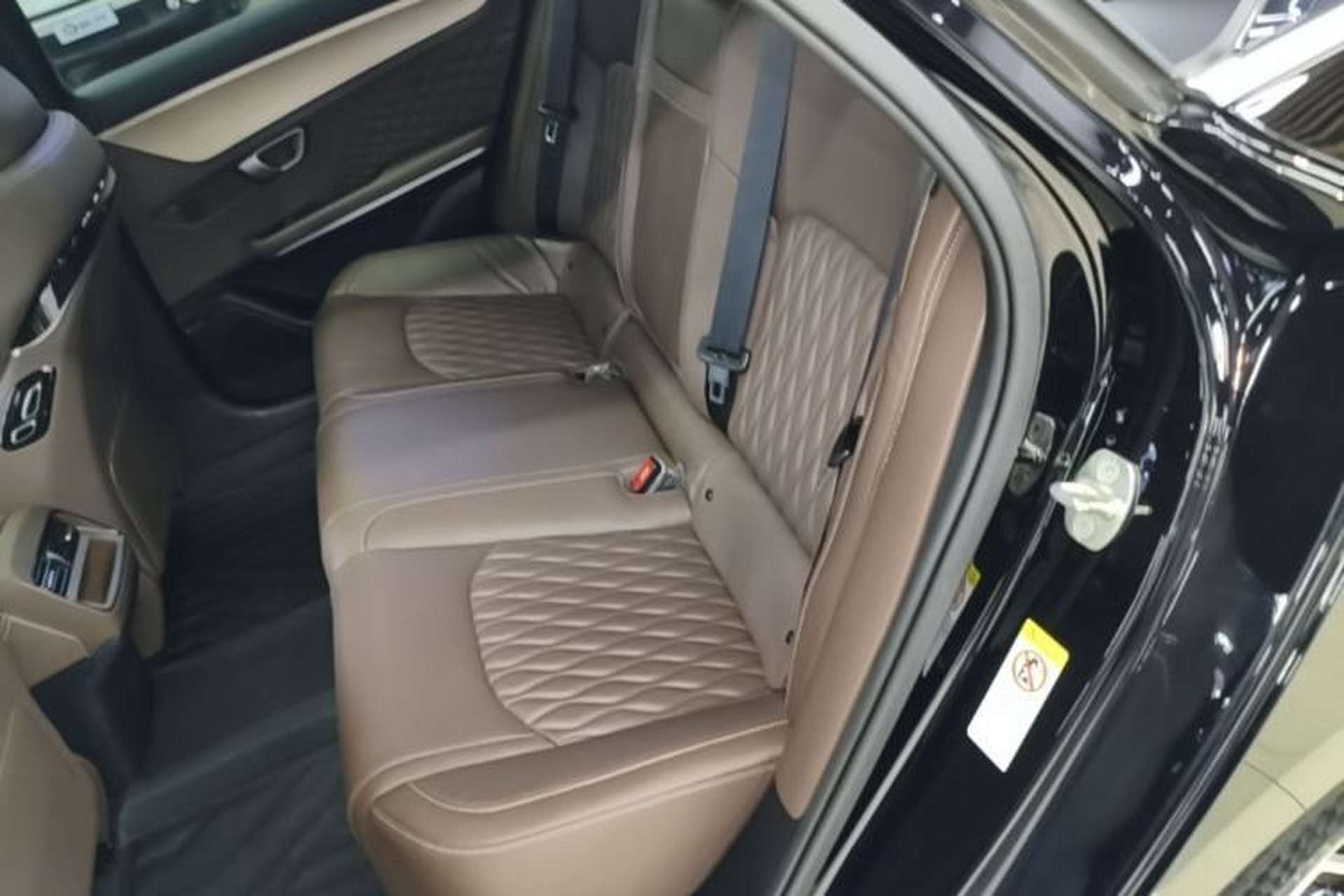 Used BYD Han 2023 DM-i Champion Edition 121KM Prestige Model Left Rear Seat